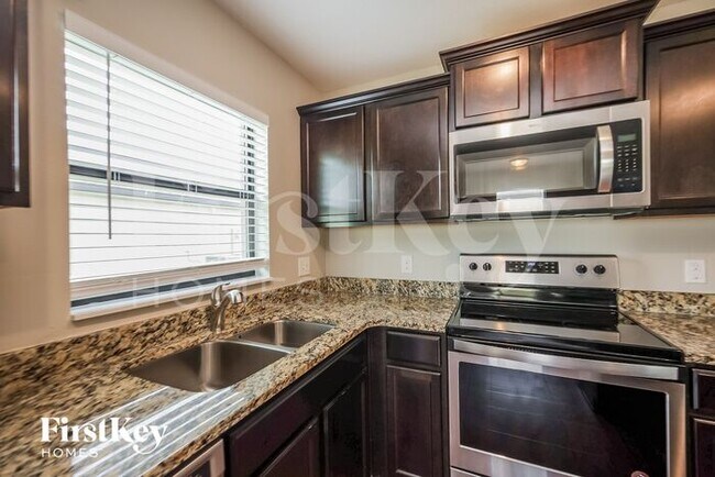 Building Photo - 1544 Swan Lake Circle
