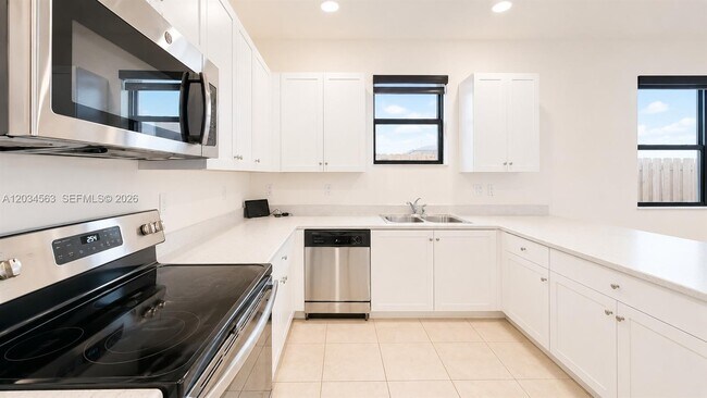 Foto del edificio - 2434 NE 1st St