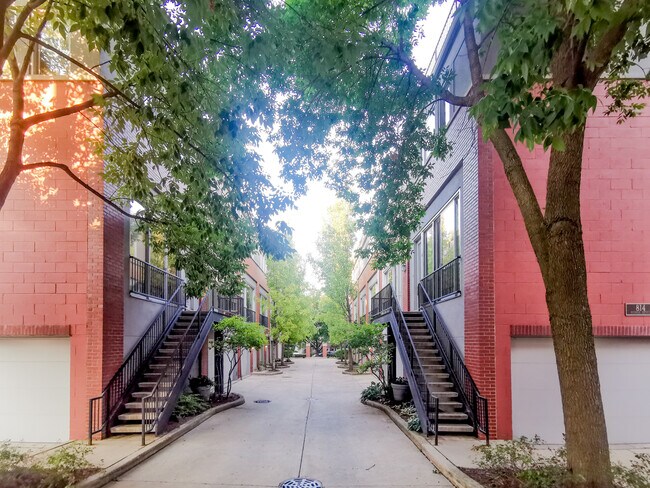 Foto del edificio - 814 Hinman Ave