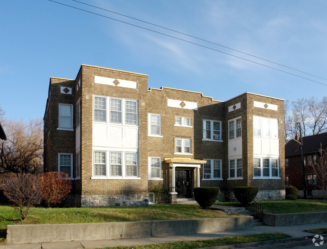 Building Photo - 1676 Oak St