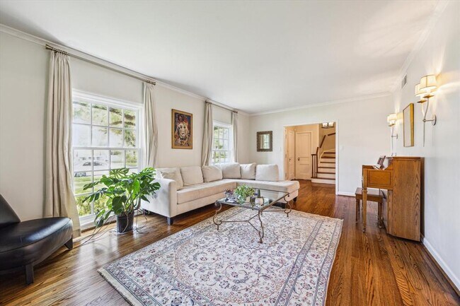 Foto del edificio - 2510 Locke Ln