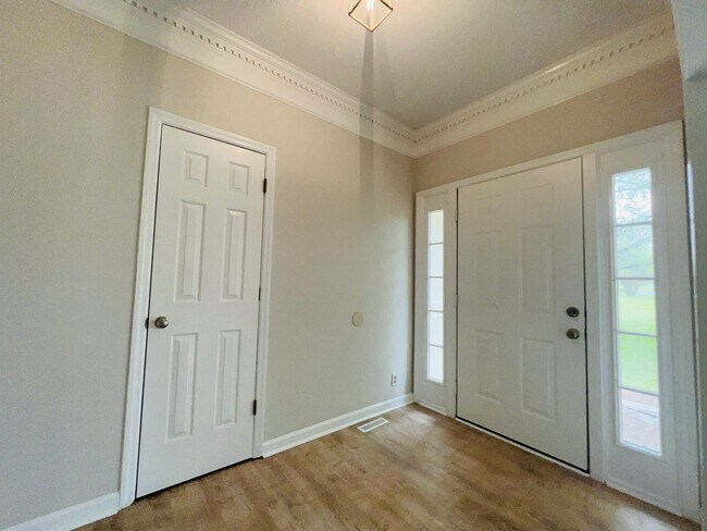 Foto del edificio - Newly Renovated Home on Quiet Neighborhood