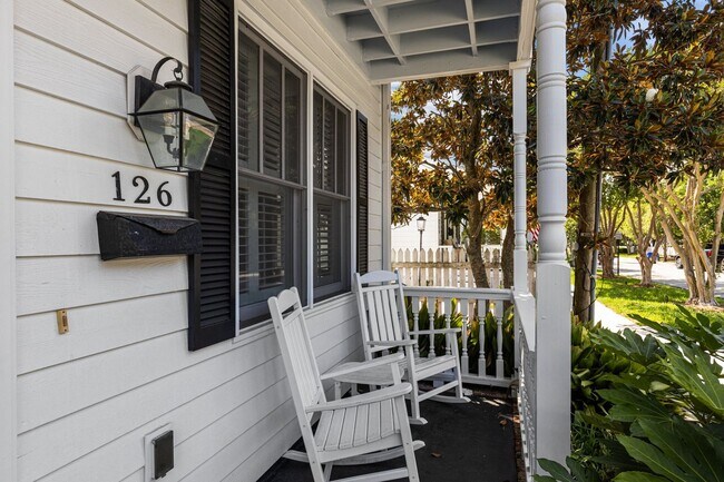 Building Photo - Downtown Beaufort Townhome Available Now!