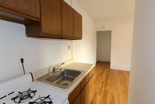 Foto del edificio - 962 W Cornelia Ave