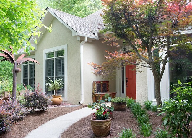 Building Photo - 807 Langdon Ln