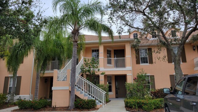 Building Photo - Annual UNfurnished 2/2 ground floor condo ...