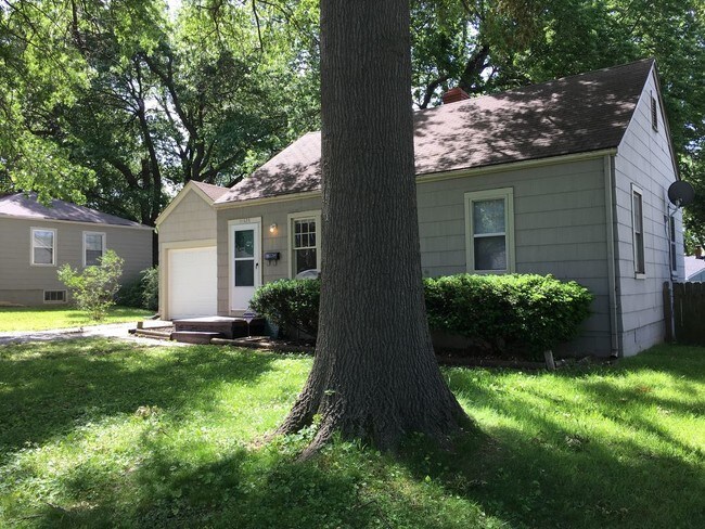 Building Photo - CUTE HOUSE IN INDEPENDENCE