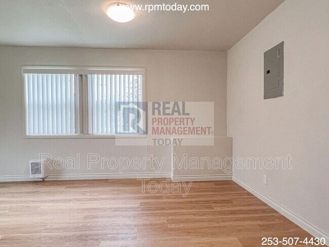 Foto del edificio - 2822-2826 Hefner Ave