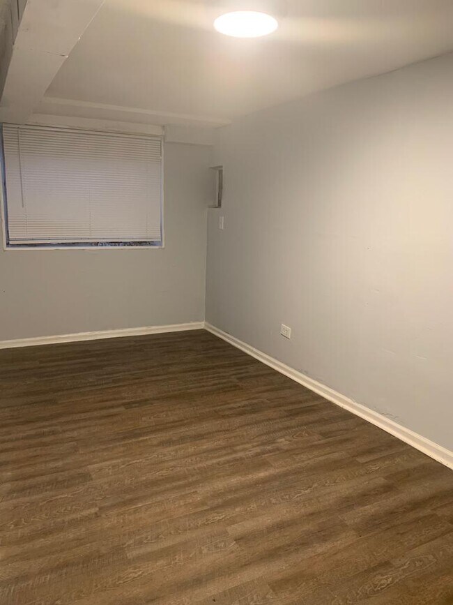 Foto del edificio - 1332 E 73rd St