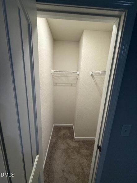 Foto del edificio - 2020 Wiggins Village Dr