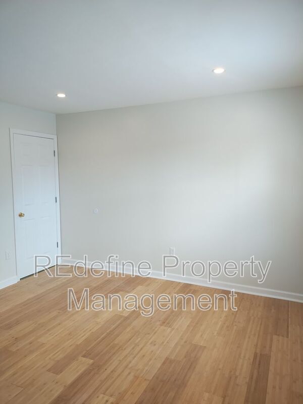 Building Photo - 104 Poe St
