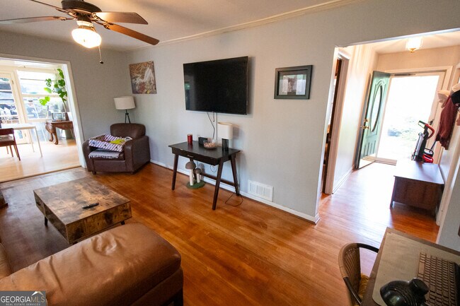 Foto del edificio - 1005 College Station Rd