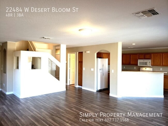 Building Photo - 4 Bedroom 3 Bathroom home with HUGE Backyard!