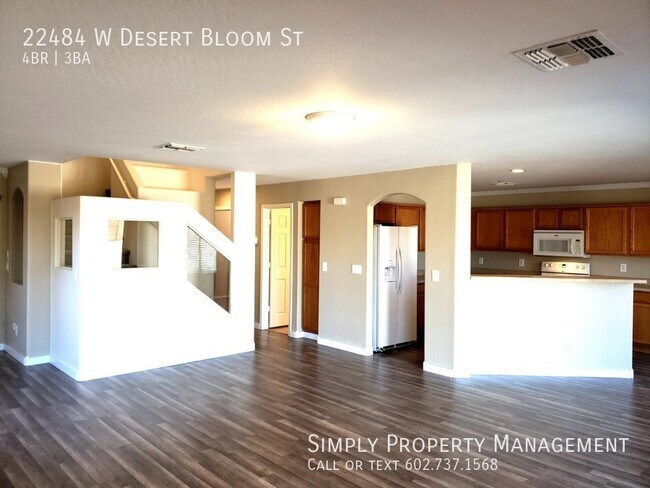 Foto del edificio - 4 Bedroom 3 Bathroom home with HUGE Backyard!