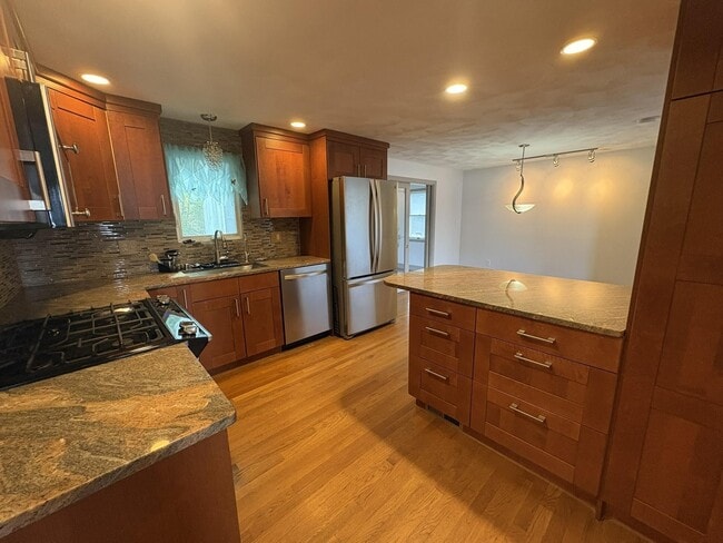 Building Photo - 41 Raechel Rd
