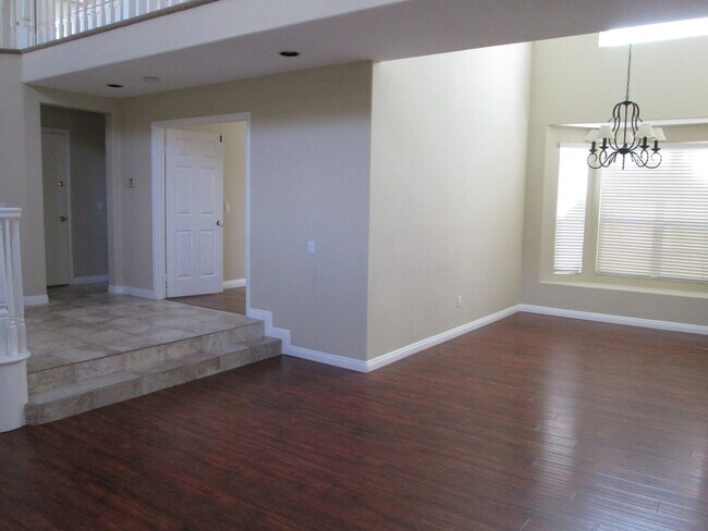 Foto del edificio - Beautiful 4BR Home In Carmel Valley