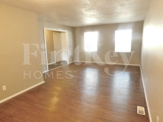 Building Photo - 2030 E Humes Ln