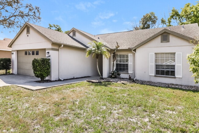 Building Photo - 10244 Rainbow Oaks Dr