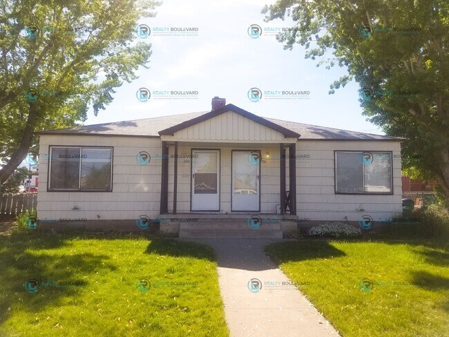 Foto del edificio - Cozy one bedroom one bathroom duplex located off of Keystone and Seventh Street in a cul-de-sac b...