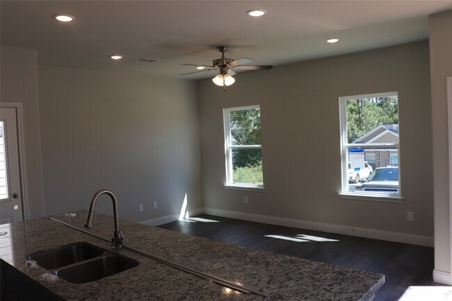 Foto del edificio - 16890 Glenheath St
