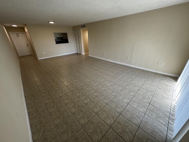 Foto del edificio - 8461 Springtree Dr