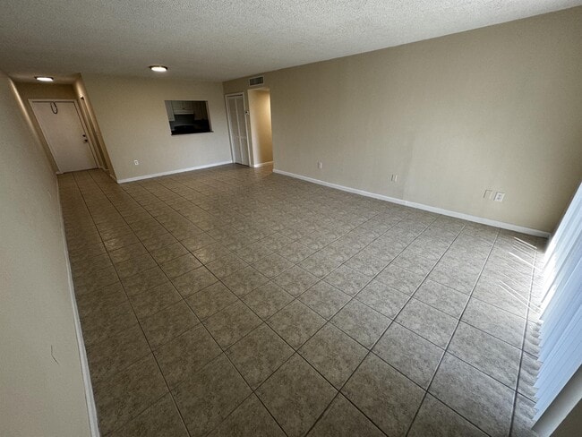Building Photo - 8461 Springtree Dr