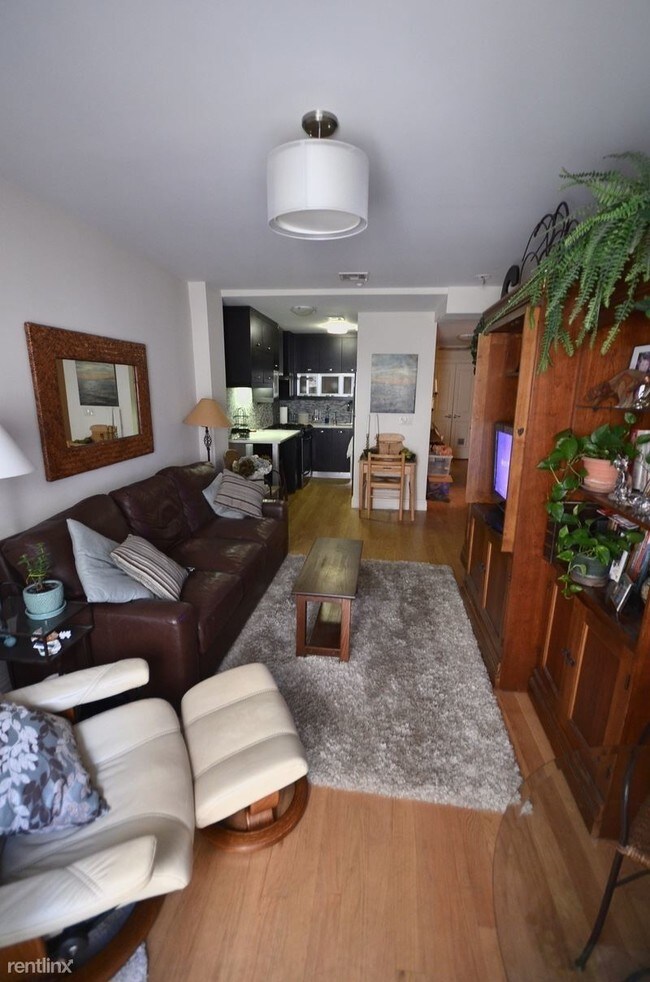 Foto del edificio - 220 Bennett Ave