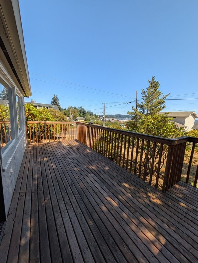 Building Photo - Well Kept Port Orchard Charmer with Stellar Seattle View, Available Now!
