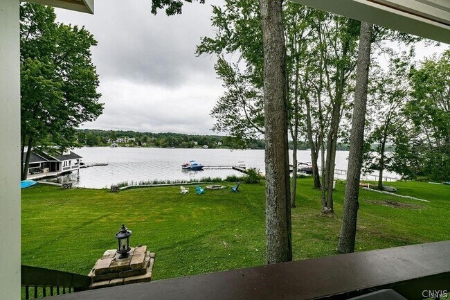 Foto del edificio - 2964 E Lake Rd