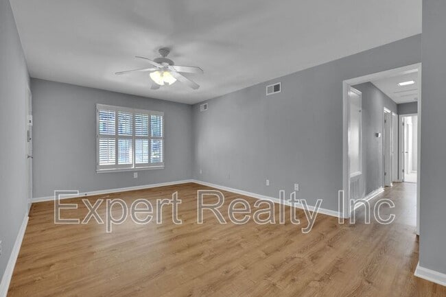 Building Photo - 2060 Montreat Dr