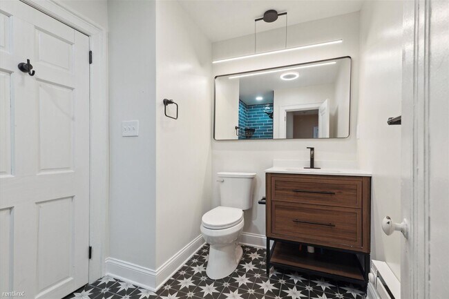 Foto del edificio - 6 br, 4 bath House - 5400 WOODCREST AVE Un...