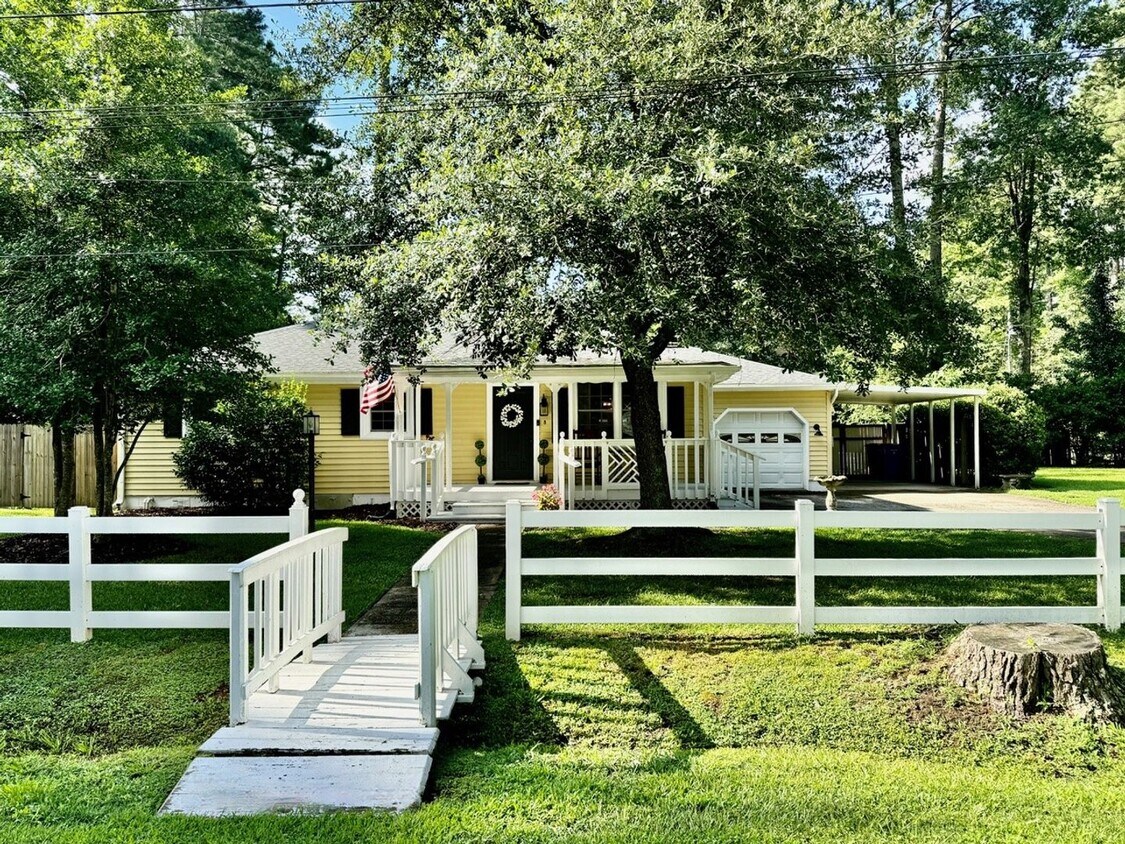 Primary Photo - 1/2 Acre Lot! 3-Bedroom Ranch Ready On 09-...