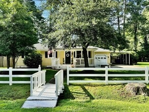 Building Photo - 1001 Tulip Dr