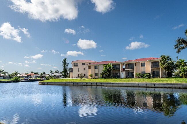 Foto del edificio - DRASTIC PRICE DROP!! WATERFRONT- 2-BEDROOMS, 2-BATH- PUNTA GORDA ISLES