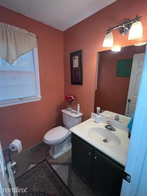 Foto del edificio - 5 br, 2 bath House - 1322 R Glen Iris Court