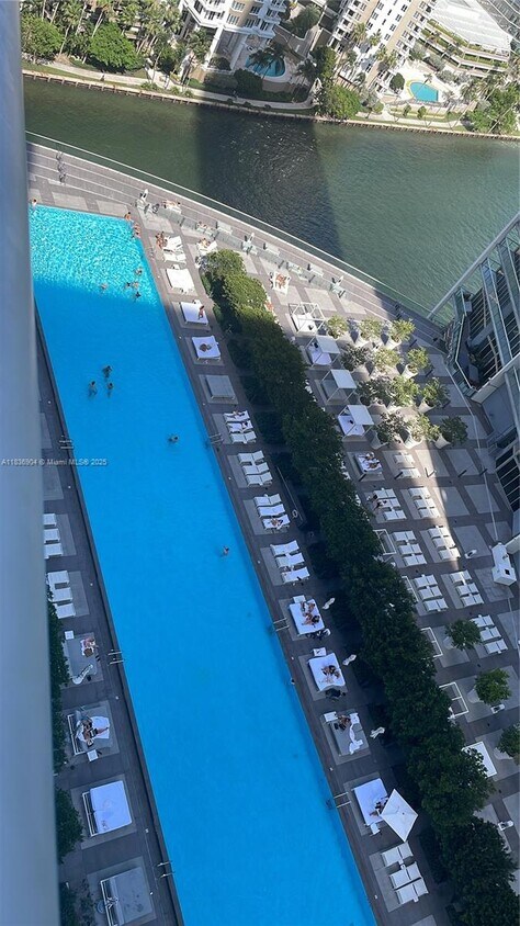 Building Photo - 475 Brickell Ave