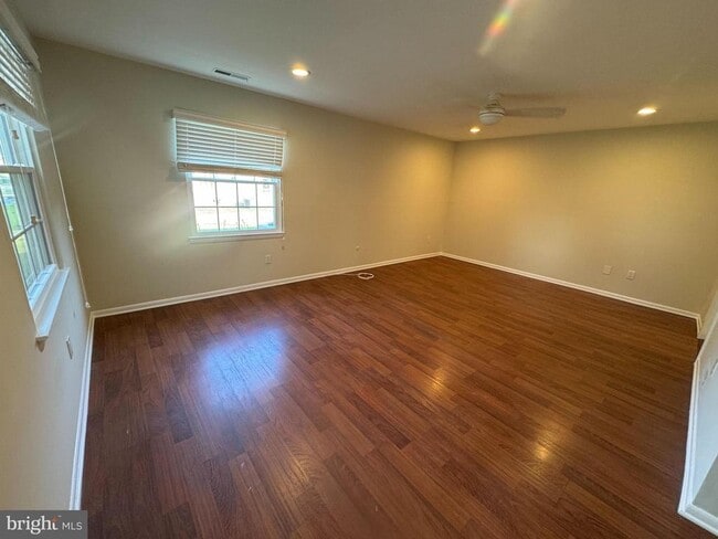 Building Photo - 45 Windsor Mews