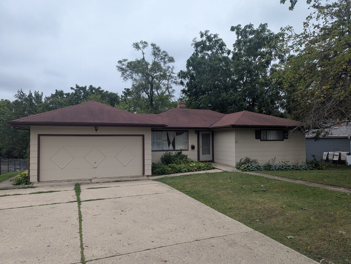 Foto principal - 413 W Palatine Rd