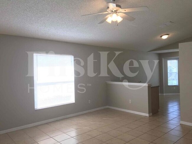 Foto del edificio - 7575 Groveoak Dr