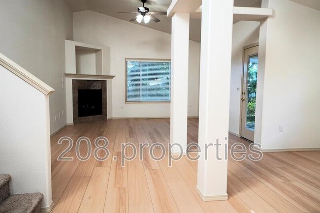 Building Photo - 9682 West Sleepy Hollow Lane