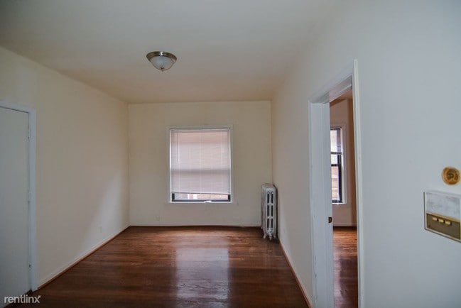 Building Photo - 931 W Sunnyside Ave