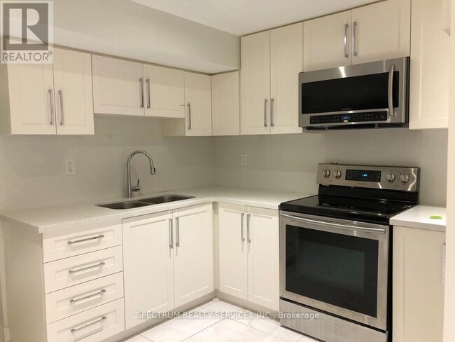 Building Photo - 498 Wettlaufer Terrace