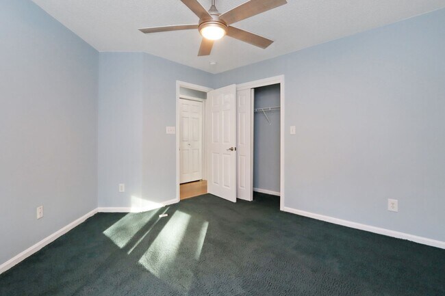 Foto del edificio - 2202 Lakeside Drive Yorktown VA 23692