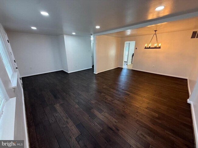 Foto del edificio - 8049 St Annes Ct