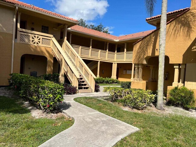 Building Photo - 4751 Via Palm Lakes