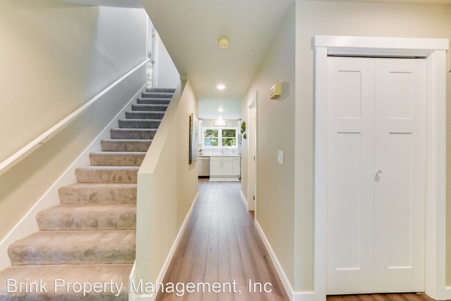 Foto del edificio - 4 br, 2.5 bath House - 1926 W Beaver Lake ...