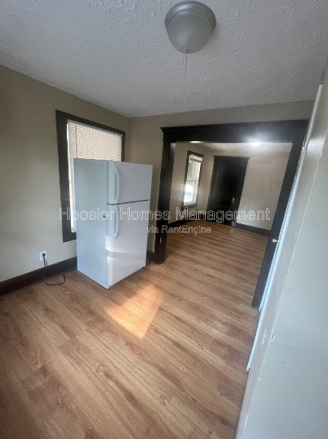 Building Photo - 1065 W 33rd St