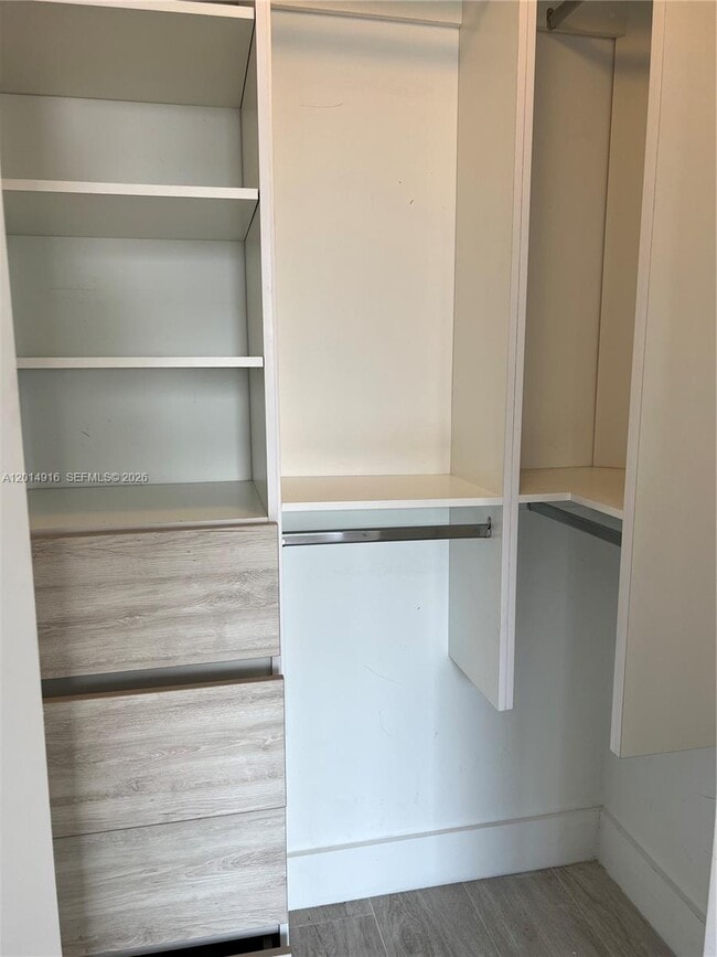 Foto del edificio - 121 NE 34th St