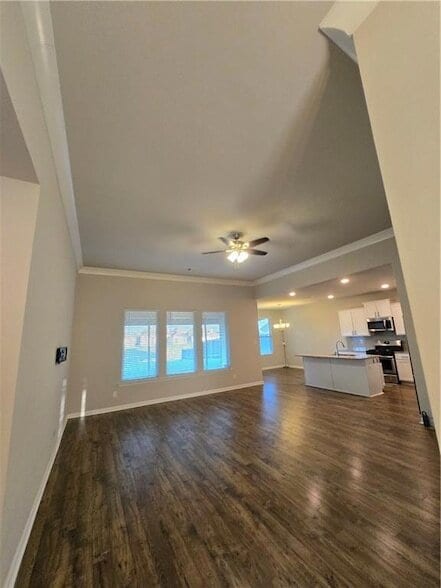 Building Photo - 440 Lakeshore Village E