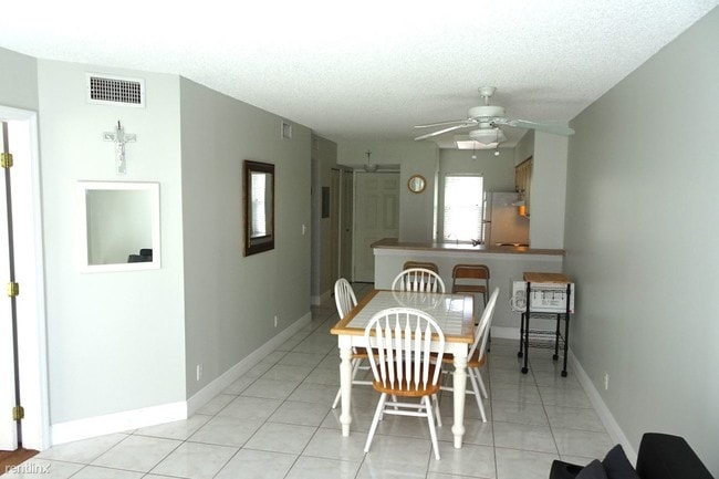 Building Photo - 2216 N Cypress Bend Dr